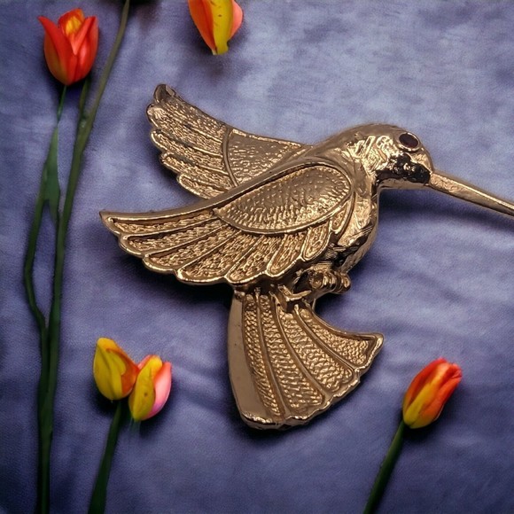 Unbranded Jewelry - Hummingbird Pin Brooch Red Rhinestone Eye Gold Tone Bird Flying 2" Vintage Read
